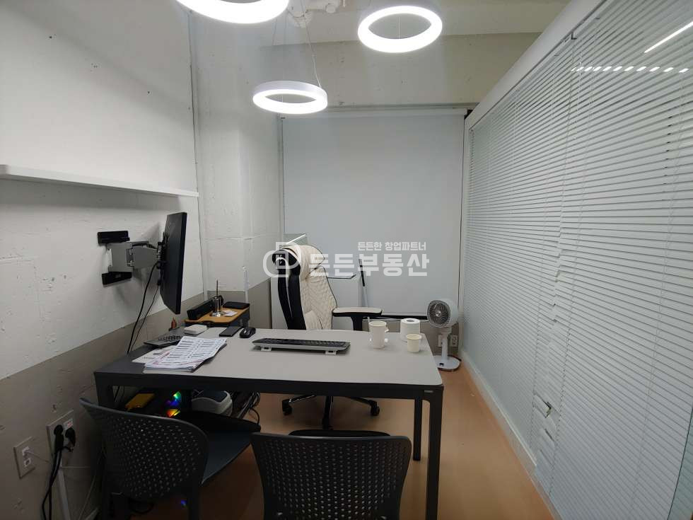 부산 부산진구 전포동 전포카페거리 전포역 인근 깔끔한 건물! 공간 분리 完 월세 매물번호 10339 사진 1