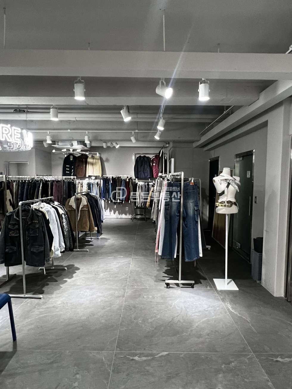 부산 부산진구 전포동 전포역 인근 사잇길 상권! 빈티지샵 추천 상가 월세 매물번호 10423 사진 1
