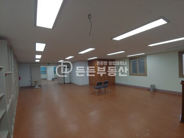 부산 부산진구 부전동 서면역 역세권! 엘베 有 사무실 토탈뷰티샵 등 50평 공실 월세 매물번호 10453 사진 3