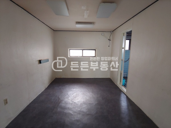 부산 부산진구 전포동 전포공구길 30평대 무권리 공방, 사무실 추천 월세 매물번호 11273 사진 2