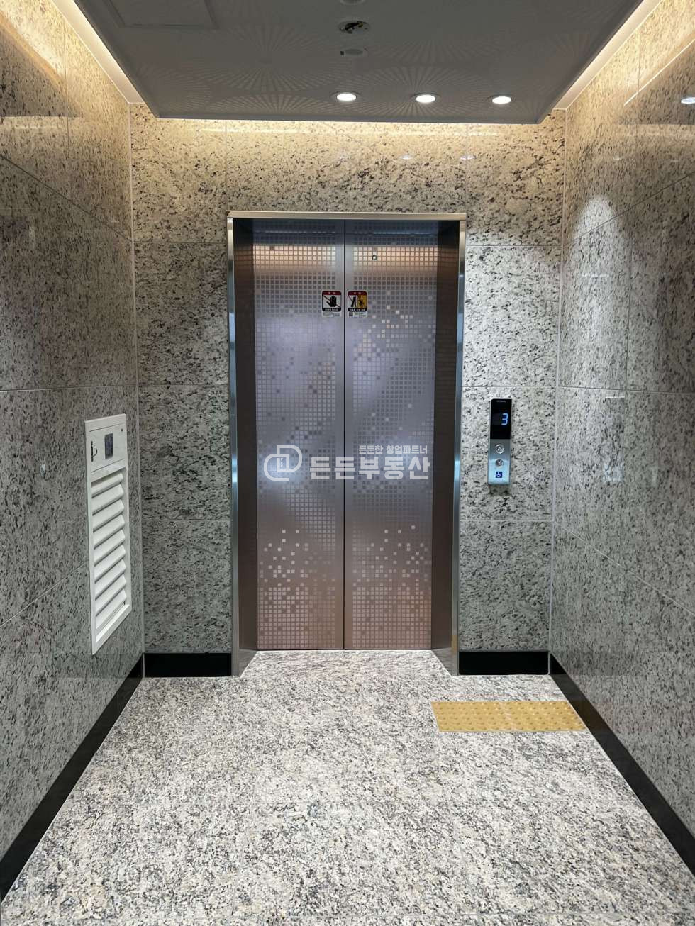 부산 부산진구 전포동 에르테모던동 부산진소방서 인근 전용 50평대 무권리 공실 월세 매물번호 11128 사진 2