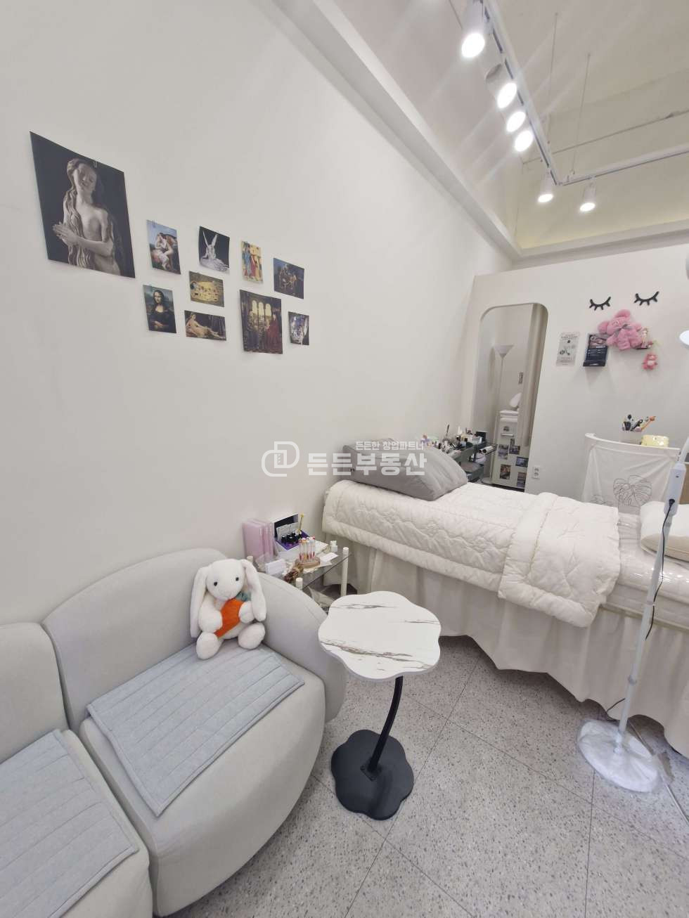 부산 부산진구 전포동 전리단길 1층 뷰티샵 판매점 추천! 통유리, 깔끔인테리어 월세 매물번호 10374 사진 3
